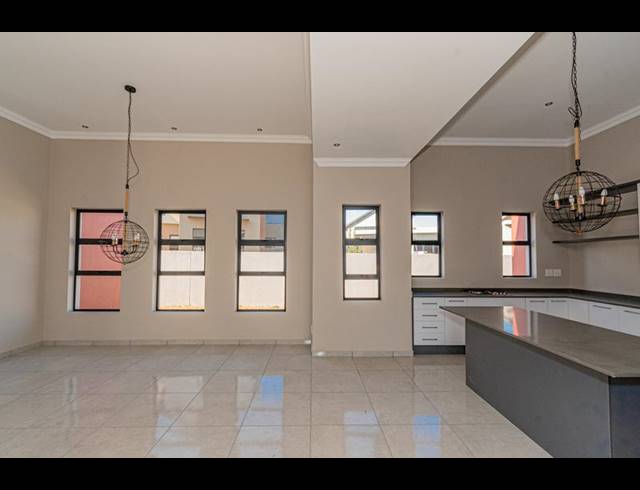 3 BEDROOM PROPERTY TO RENT IN COPPERLEAF ESTATE